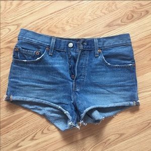 LEVIS cut off denim shorts